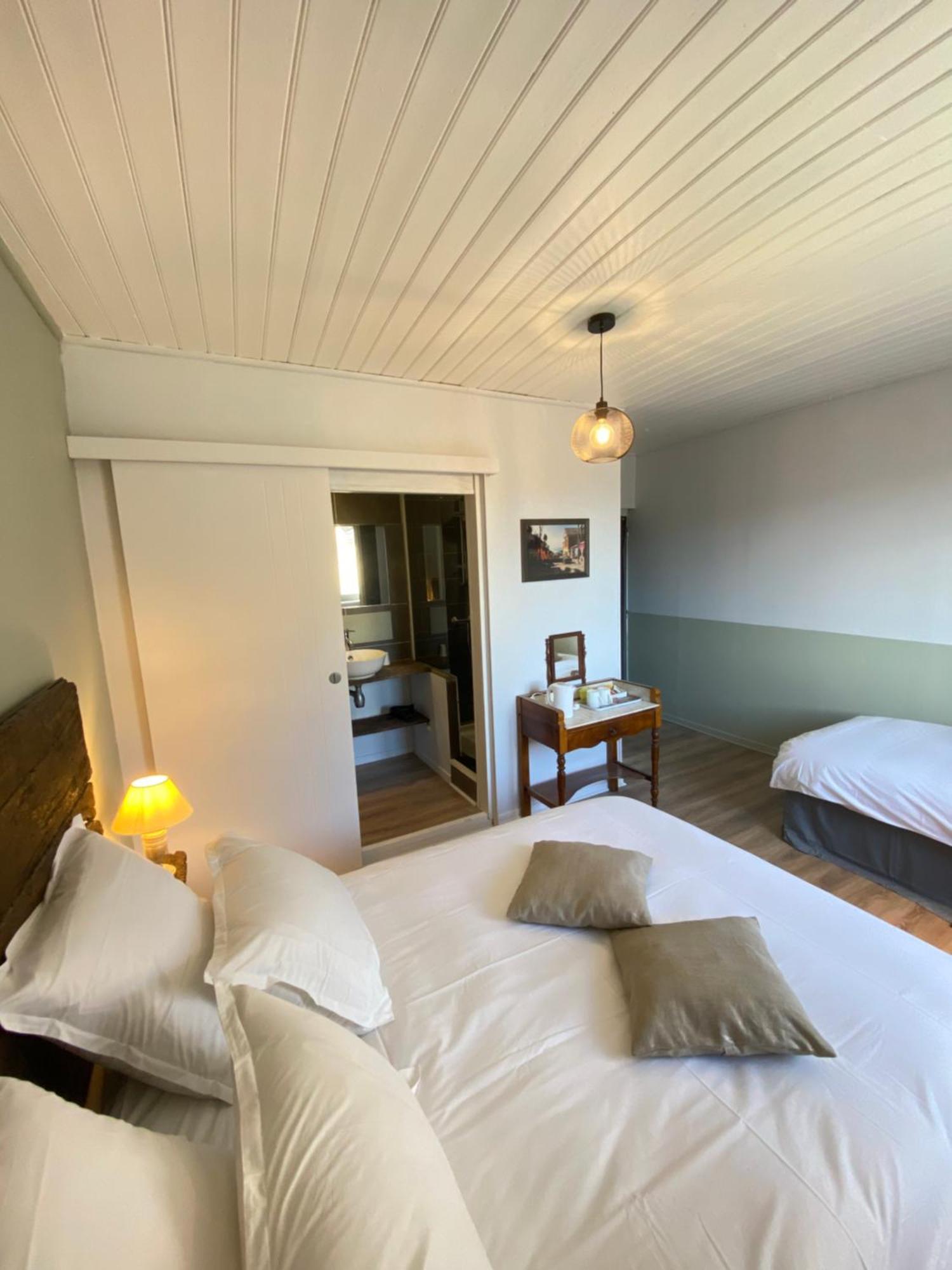 Au Pont D'Olt Hotel Saint-Côme-dʼOlt Værelse billede