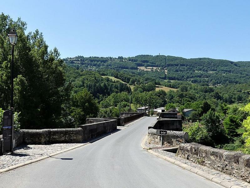 Au Pont D'Olt Hotel Saint-Côme-dʼOlt Eksteriør billede
